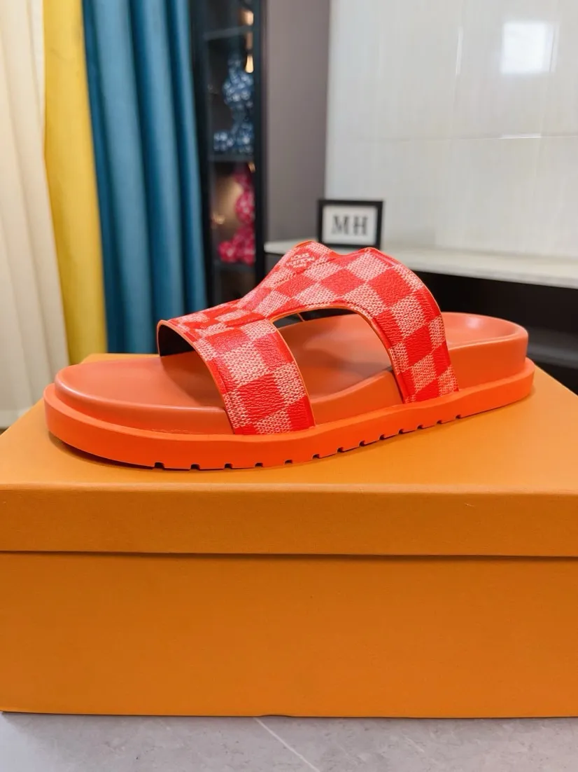 Men's shoes💰300🌹🌹【LV】Multi-color new men's slippers, original top-quality version, original special cowhide with pebbled embossing➕sheepskin on the inner and side, non-slip combination sole, more stable walking, more comfortable and lightweight, high-end and generous, size: 38~44